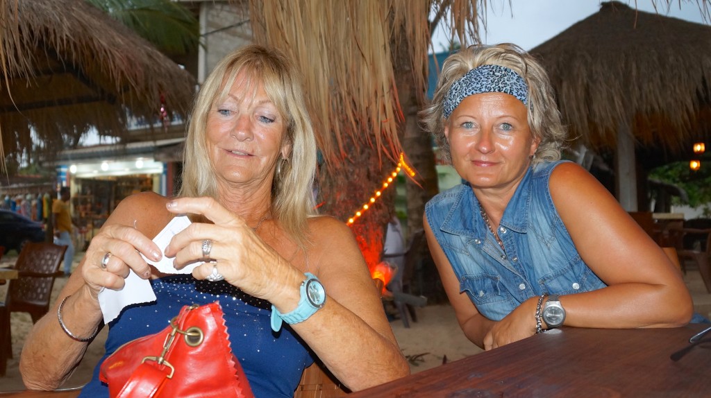 in der Strandbar mit Helga und Regina